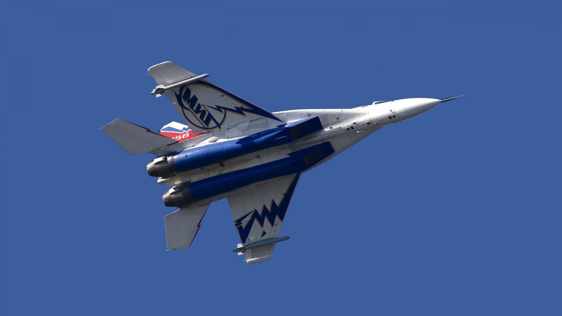 德国马术队在2024年欧洲三项赛锦标赛中获得团体银牌，展现强大实力。