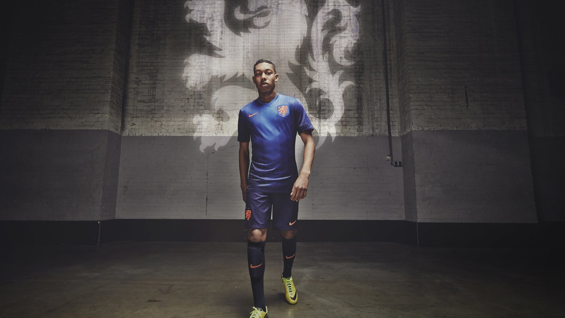 瑞·弗兰:每次反击和突破后,他总能准确地判断最佳传球线路,瑞弗兰用法