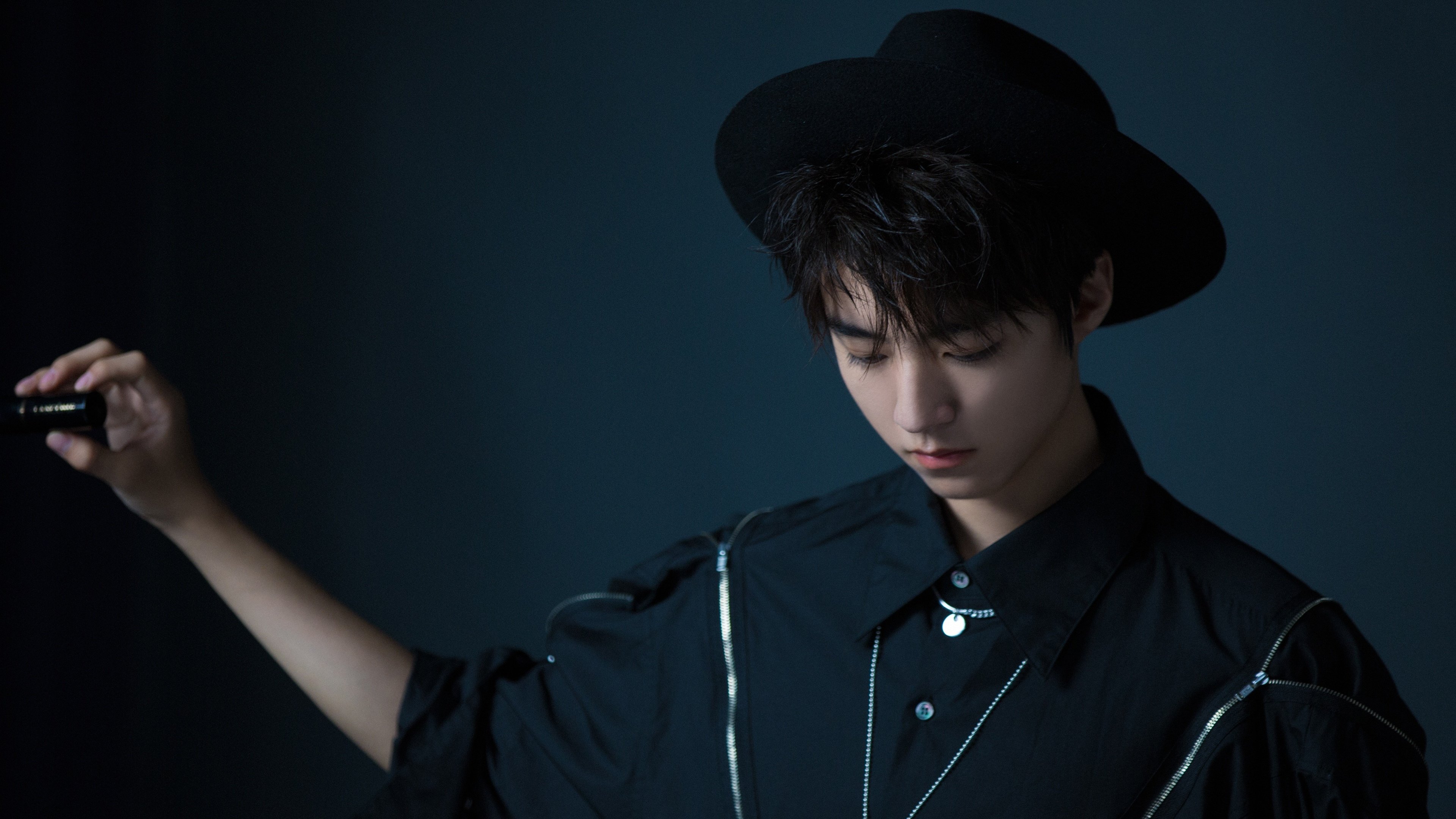 开云电竞中国-关键封盖：李磊最后时刻成功封堵上海队投篮！，李磊 上海