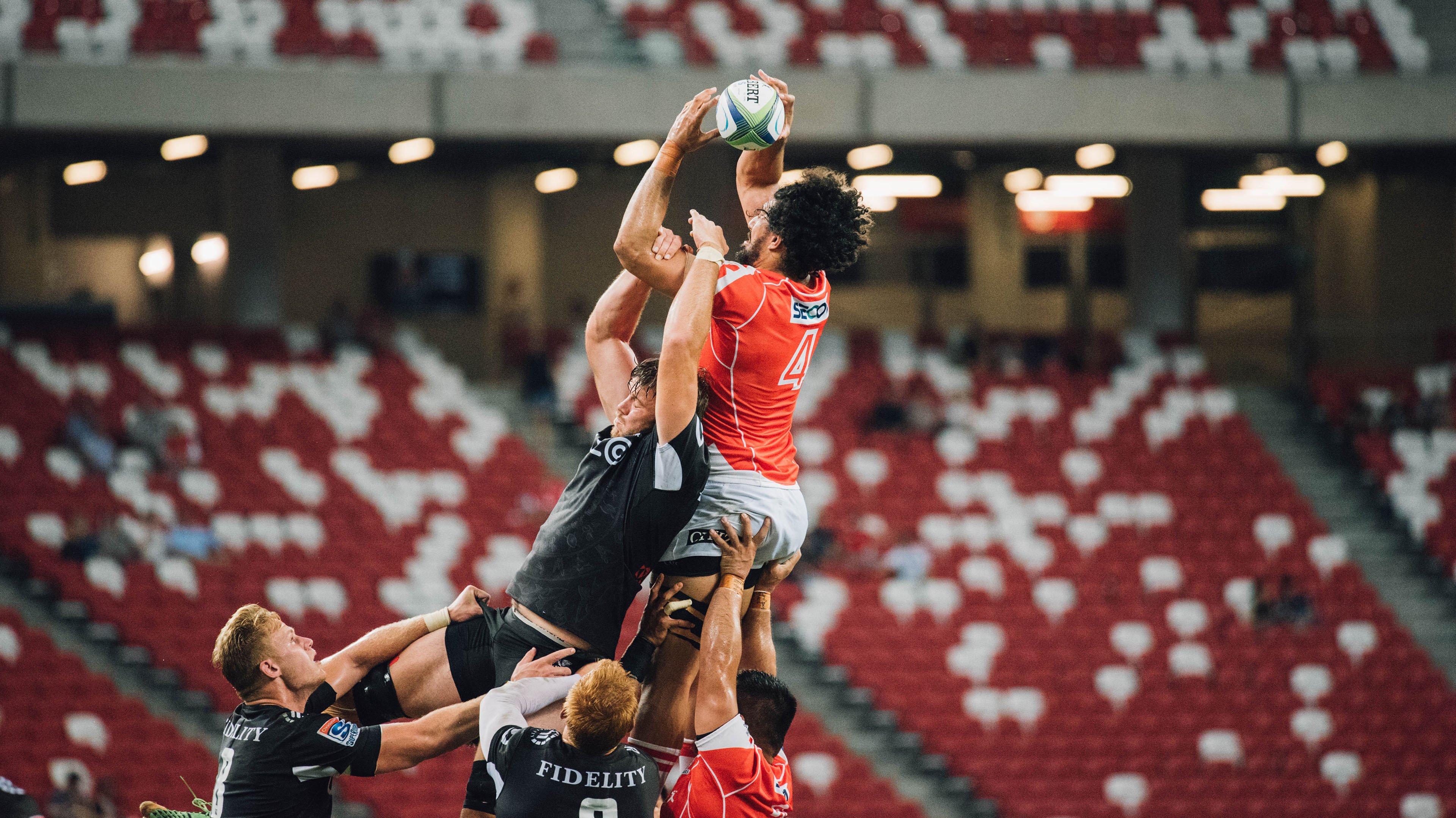 开云中国官网-阿伦·斯密斯：全黑队反击中的关键人物，快速启动进攻系统，阿伦斯集锦